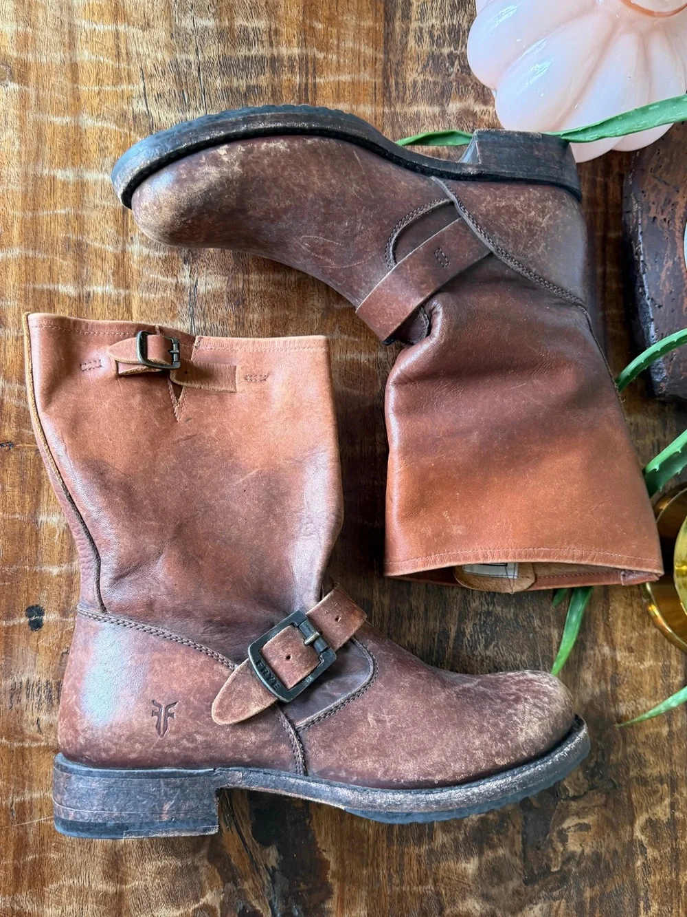 Frye Stonewashed Cognac Ombré Distressed Leather Moto Engineer Boots 8.5 - Picture 4 of 16